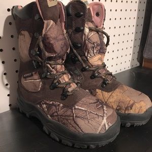 Big girl size 2 lace up boots (hunting, winter, snow, camo)